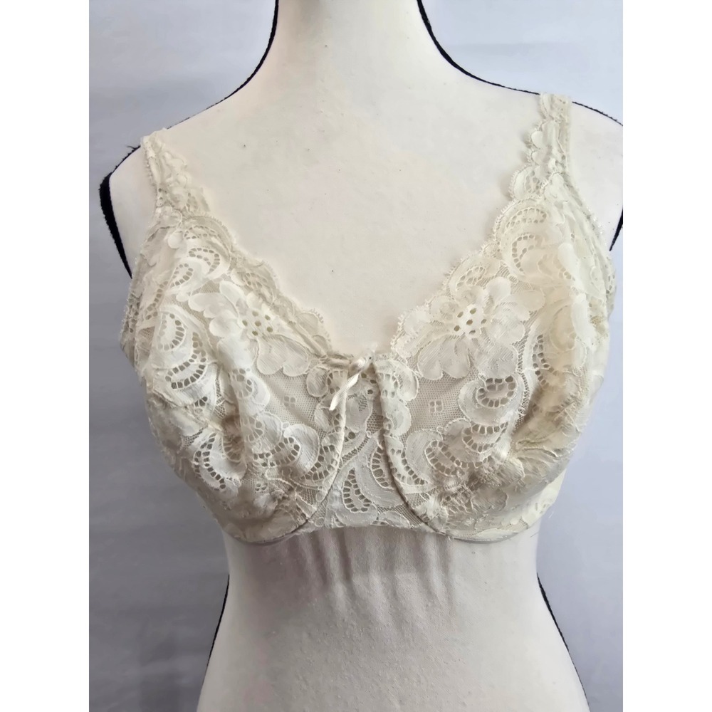 Vintage Triumph International Cream Floral Lace Underwire Bra 11905 34D‎